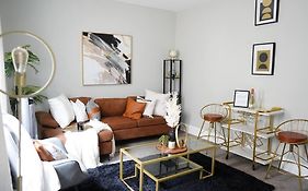 Stylish 1Br Unit W/Free Parking-Walk To Metro